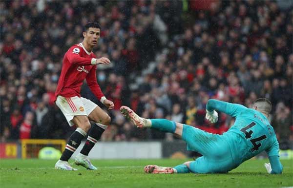 Ronaldo và hàng công MU: Không cùng tư duy