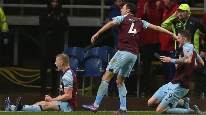 Thua sốc đội bét bảng, Tottenham xa dần Top 4