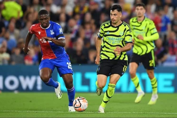 Arsenal vất vả giành chiến thắng