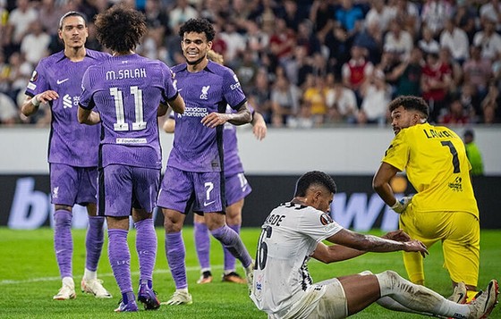 Europa League: Liverpool, West Ham ngược dòng, Brighton thua trận ra mắt