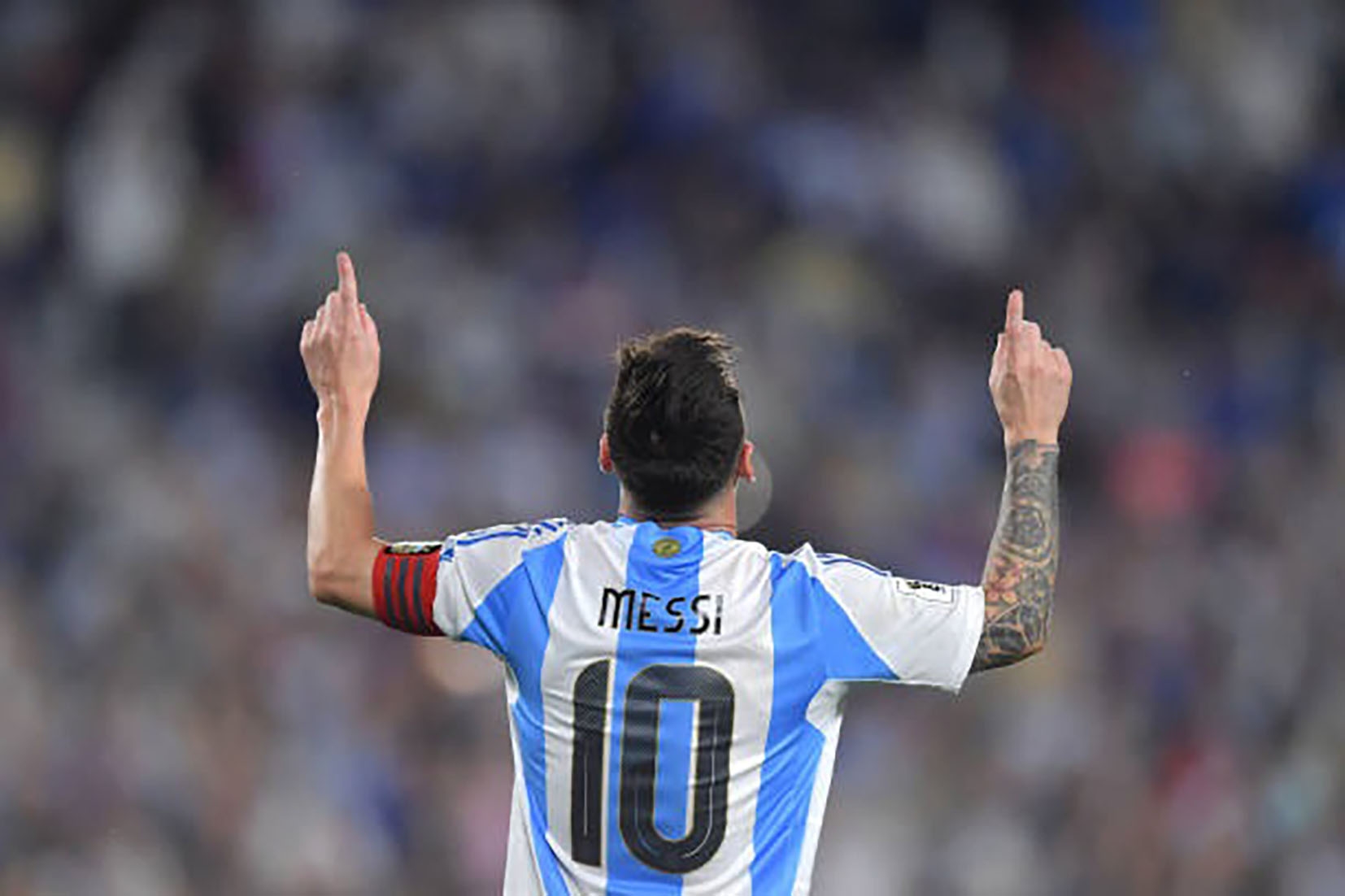 Màn trình diễn siêu hạng ở tuổi 37 của Messi