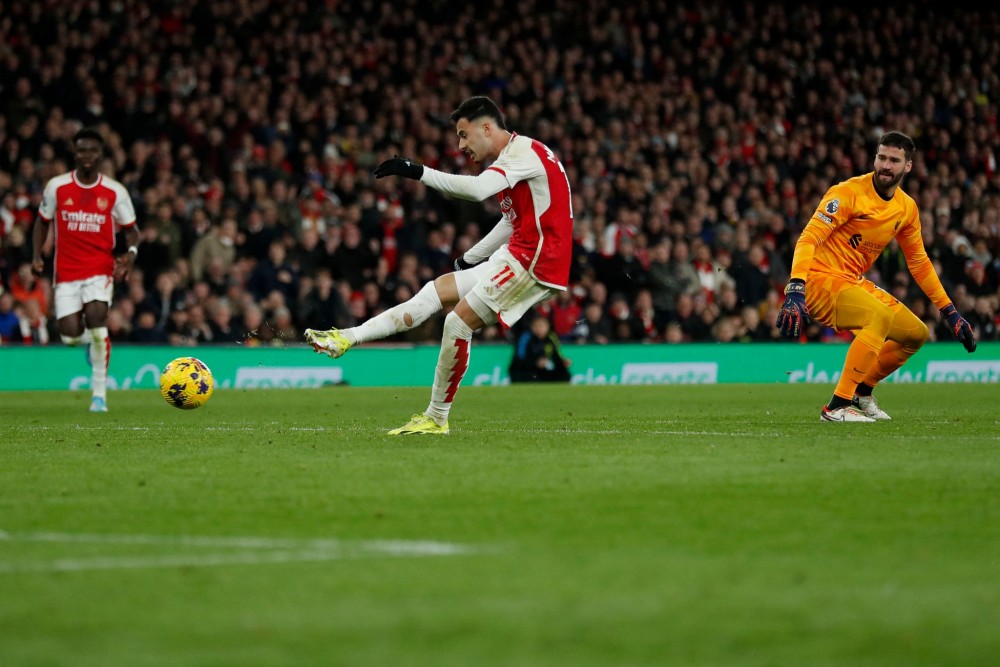 Đánh bại Liverpool, Arsenal trở lại đường đua vô địch