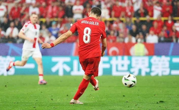 Đôi công mãn nhãn, Thổ Nhĩ Kỳ giành trọn 3 điểm