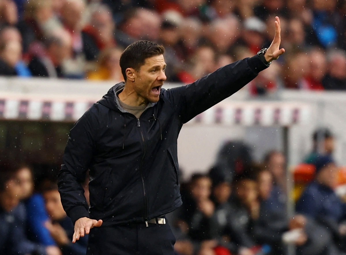 Thắng và “cứu” Alonso