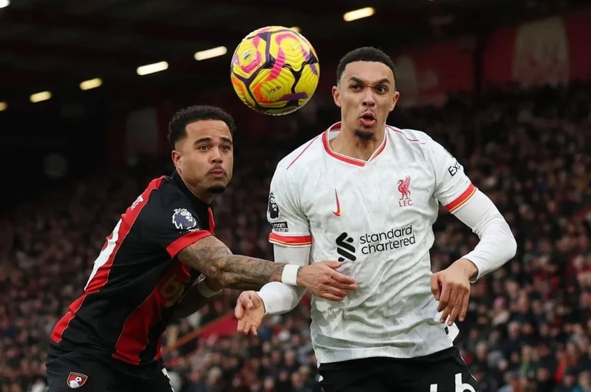 Salah lập cú đúp, Liverpool xây chắc ngôi đầu bảng Premier League