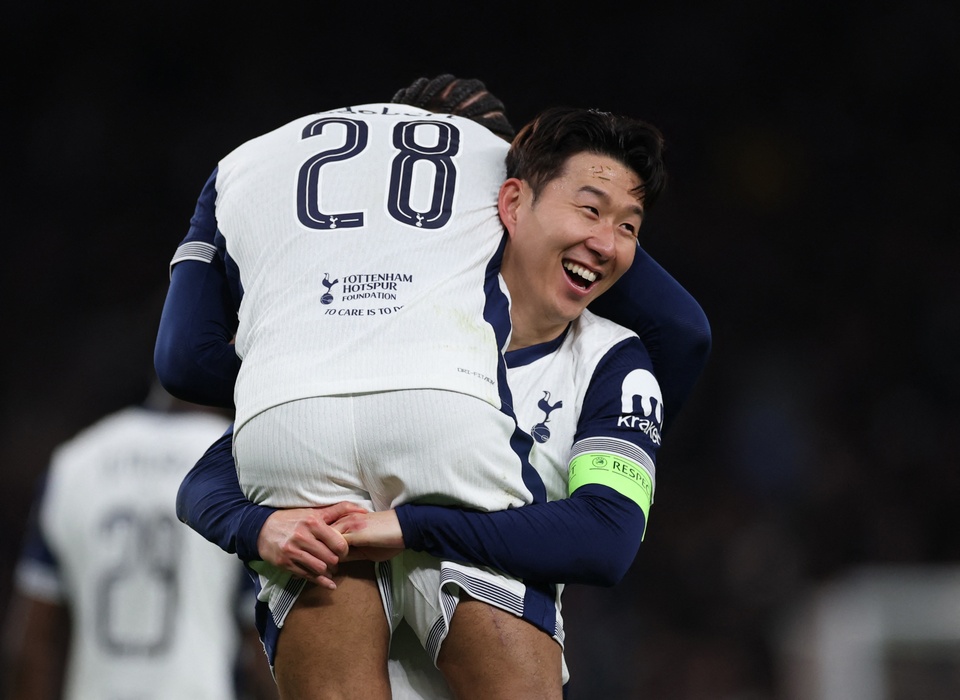 Son Heung-min sắm vai người hùng thầm lặng