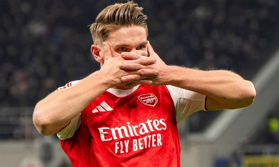 Arsenal làm nên lịch sử ở Champions League