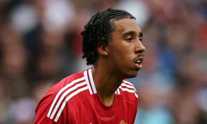 Leny Yoro có thể rời MU, gia nhập Real Madrid