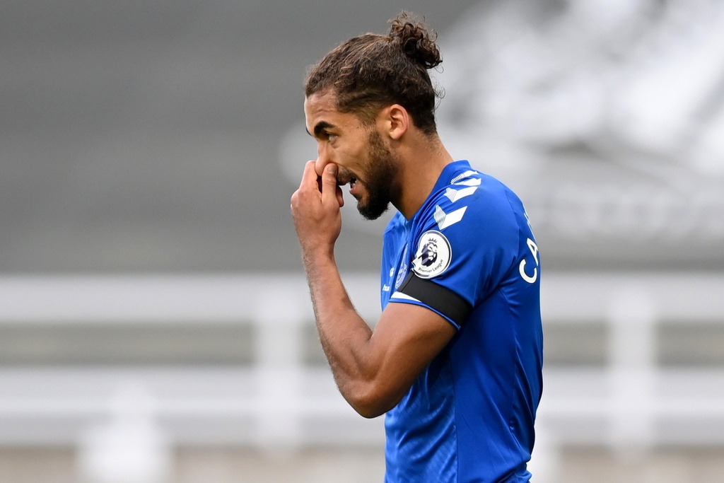 Everton mất ngôi đầu trong ngày vắng James Rodriguez