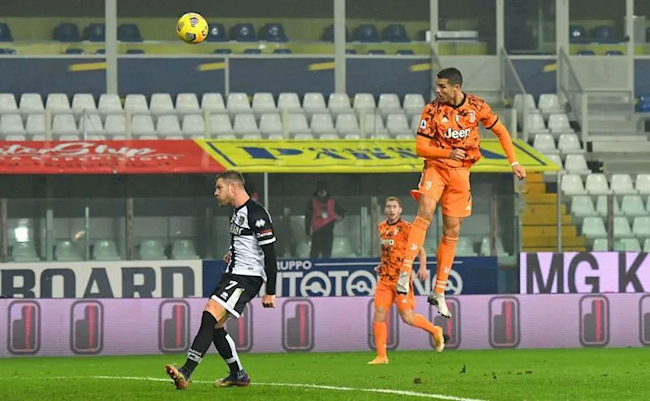 Lập cú đúp, Ronaldo cân bằng kỷ lục tồn tại gần 60 năm