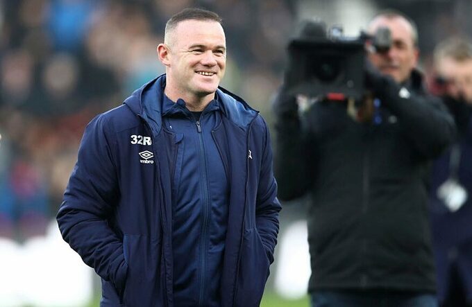 Rooney thắng trận đầu trên tư cách HLV